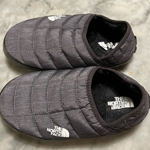 Women’s ThermoBall™ Traction Mules V like new size 6